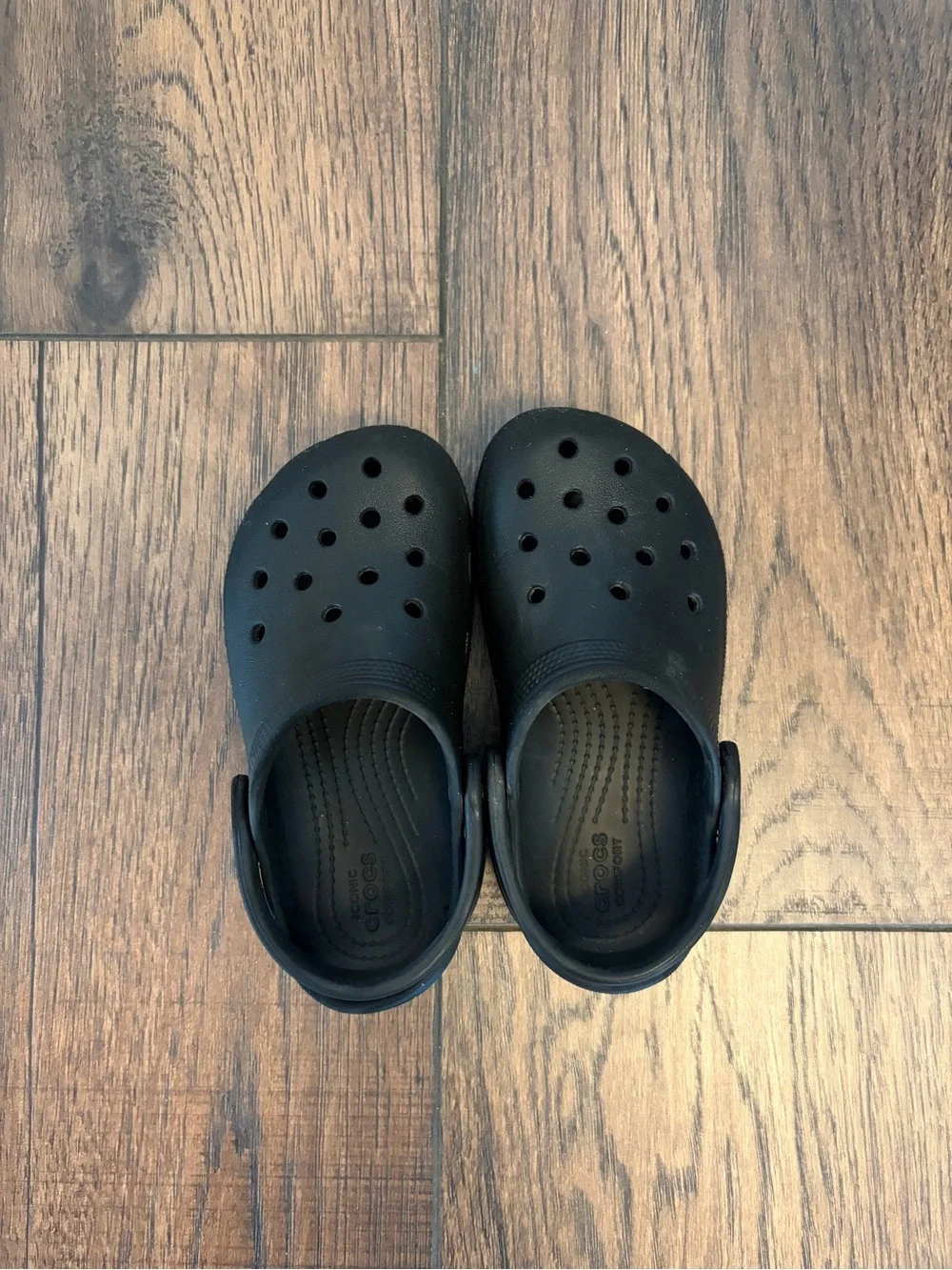 CROCS comfortable slip